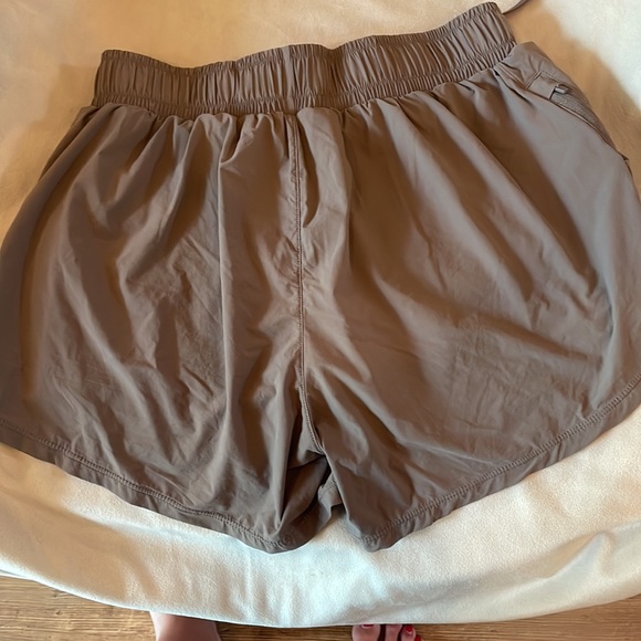 Kaialoha Supply woman’s shorts size small. Color cocoa. - Picture 3 of 5